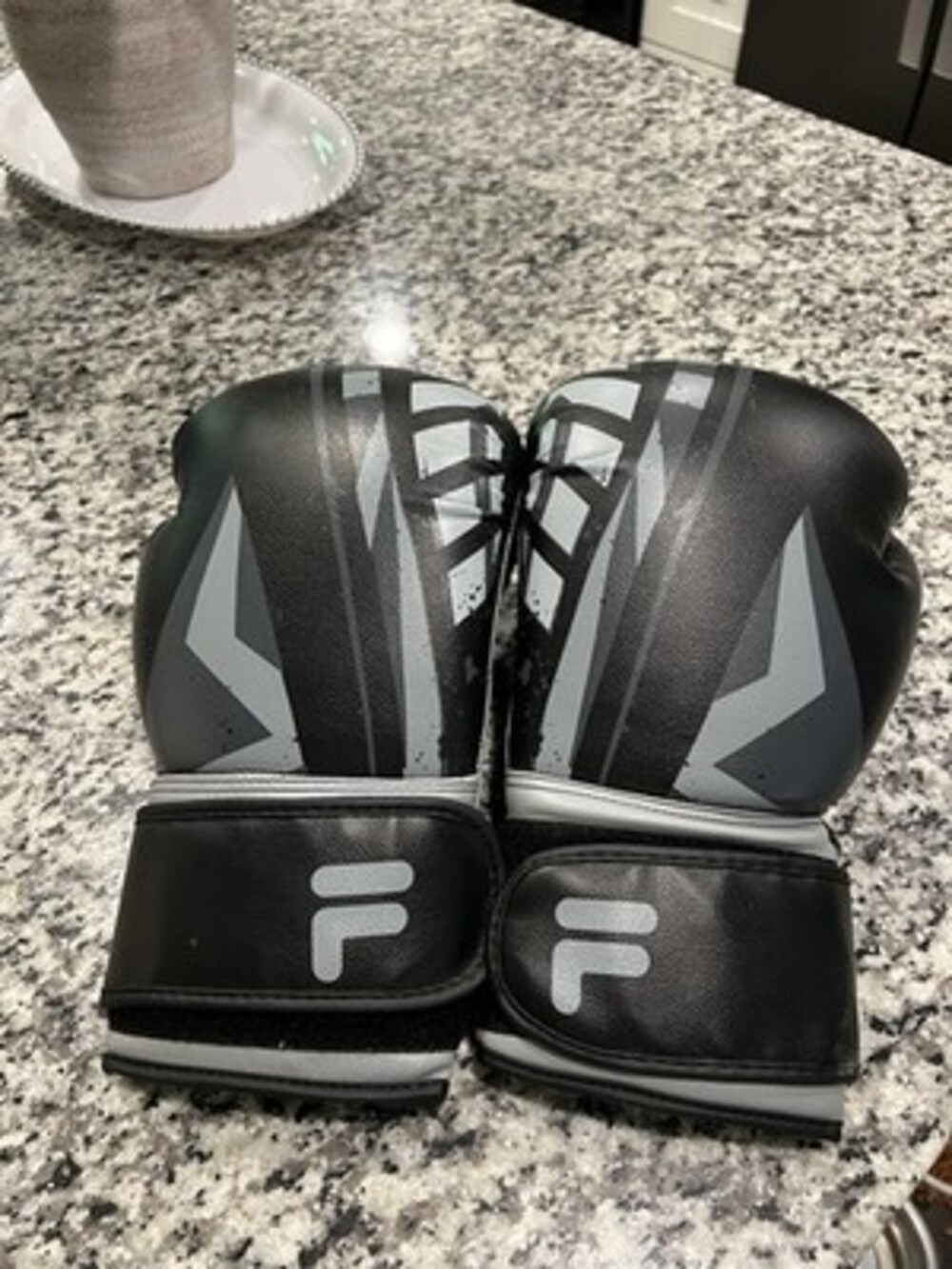 NIB FILA Accessories Boxing Gloves Kickboxing, Heavy Bag Punching 14 Oz Unisex